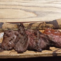北新地はらみ 別邸 - 炭火焼きモモ肉