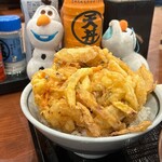 丸亀製麺 - 天ぷらに、温出汁をかけて、天茶漬けにして、いただきました　※天丼のたれも、かけながら、いただく