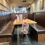 たかばしラーメン - テーブル席もあります♪