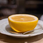 八寸 - 2026.3 蜂蜜とブランデーを掛けたグレープフルーツ（果肉を食べ終えた後は搾ってジュースに）