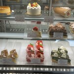 広島白十字 - ケーキショーケース左側