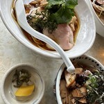 右近 - ラーメンとチャーシュー丼