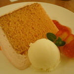 苺のシフォンケーキ