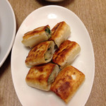 ジンホア - 三鮮焼き餃子
            6個
            