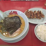 ラーメン山岡家 - 料理写真:サービスセットB（特性味噌、特性ギョーザ、半ライス）（税込1,090円）