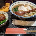 烈志笑魚油 麺香房 三く - 角煮ごはんとかけラーメン、お箸が高級、おしぼり付き