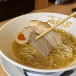 泡系しおとんこつラーメン べらしお - 