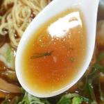 やお豊飯店 - 鶏ガラ醤油スープ