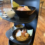 自家製麺 オオモリ製作所 - 配膳ロボット