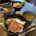 自家製麺 オオモリ製作所 - 上辛つけそば中盛300gと上鶏つけそば小盛200g