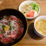 洋食ダイニング 集 - 料理写真:ローストビーフ丼＋サラダ＠1705円