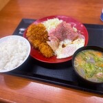 かつや - 料理写真:ウルトラエッグカツ定食1090円です。カツ以外の肉が薄しゅぎ〜！！