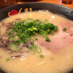 博多一幸舎 - ラーメン750円（2014/12）