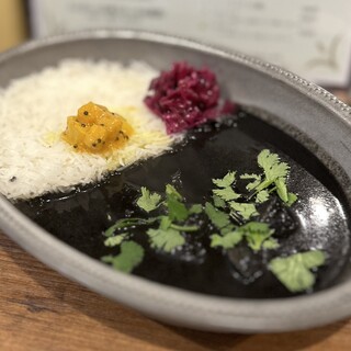 よすが舎 - 料理写真:イカ墨のポークカレー