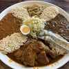 松本メーヤウ - 手前から時計回りでイエロー、シーフード、グリーン、ブラウンカレーになります
