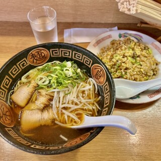 ラーメン・餃子 金平_1