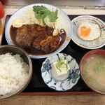 定食・中華そば 万ぷく食堂 - ビフテキ定食　目玉焼き