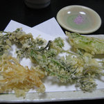 江戸切りそば 石泉 - 山菜天ぷら（かんぞう・たぜり・よもぎ・なずな）
