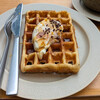 ヴァーヴ コーヒー ロースターズ - シュガーワッフル カカオ＆マスカルポーネチーズ＆ハウスメイドコーヒーソース