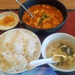 餃子の王様 龍吟 - 【人気定食】マーポー豆腐