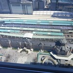 アンティカ オステリア デル ポンテ - 東京駅も眼下に一望できます。人が蟻ん子みたいです