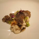 エクアトゥール - アミューズ2：白子グリエ、ヴィネグレット・トリュフ、ズッキーニとセロリ