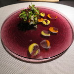 エクアトゥール - 前菜2：オマール・フュメのポアレ、豚足と豚耳ソース、赤、黄ピーマン・クーリ