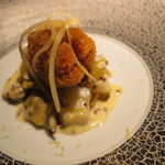 エクアトゥール - 前菜3：アーティチョークと墨烏賊のフリカッセ 粒マスタード風味、リードヴォーのクロケット、レモン風味