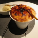 エクアトゥール - デザート2：.シブーストに見立てたチョコバナナ・スフレとシャルトルーズヴェールのアイスクリーム