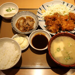 やよい軒 - 料理写真:【タルタルソース付】とりカツ定食(5個) + 定食のみそ汁を豚汁に変更 + 牛肉のすき焼き小鉢
