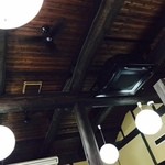 さかな工房 - 高い天井と立派な梁