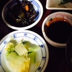 さかな工房 - 白菜漬け、ひじきとあらめの煮物、刺身しょうゆ