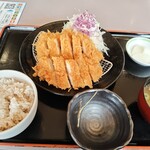 どんと - びっくりチキンかつ定食。お得感はある