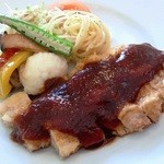 オルフェウス - ミラノ風カツレツは厚みがあるものだった。付け合せはなかなか良い