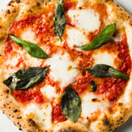 Margherita (mozzarella, basil, tomato sauce)