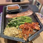 ヒョンチャンプルコギ - サムギョプサルセット+セリトッピング