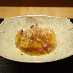 虎白 - お造り「カワハギのお造り 柑橘の橙入りジュレ掛け」　2015年2月