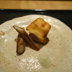 虎白 - 揚物「牛蒡と穴子揚げ 八角、昆布入り塩添え」　2015年2月