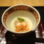 虎白 - 先付「炙り海老と海老芋煮の白味噌出汁掛け木の芽添え」　2015年2月