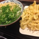 丸亀製麺 - かけ(大)＋野菜かき揚げ