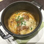 肉割烹 よし田 - 福井美浜町の初恋ねぎのラザニア　ナポリ水牛モッツァレラ　パッケリ麺　ベシャメルソース
