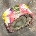 肉割烹 よし田 - 肉華寿司　べったら漬け　ビオラ　バルサミコ酢