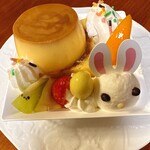 シャトレーゼ - 料理写真:イースターうみたて卵プリンのアラモード
432円税込