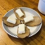 下町バル★スパイス - 誰かが思いついたんでしょうね、この組み合わせ
素晴らしい発見です
自分はお正月に自宅で食べる磯部モチに
スライスチーズ挟んで食べます