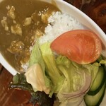 プー横丁 - カレー（サラダ付）チキン 大盛り