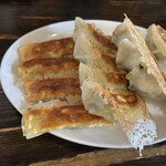 藤井屋 - 「焼餃子全品盛り¥1090（税込）」
《四種類》
元祖餃子4個
黒豚餃子3個
バリバリ餃子4個
エビニラ餃子2個
