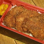 登利平 - 料理写真:ソースかつ弁当の中身。