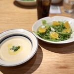 MID TREE - 前菜のスープとサラダ