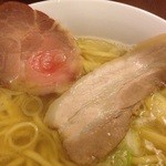彩色ラーメン きんせい総本家 夢風 - しおラーメン（2種類のチャーシュー）