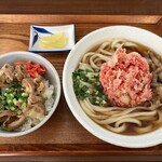 たいきうどん - 料理写真:得セット(紅うどん＆肉メシ)